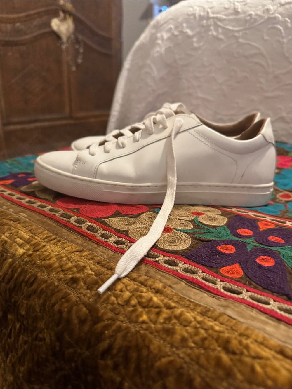 Banana Republic White Leather Low-Top Sneakers 9